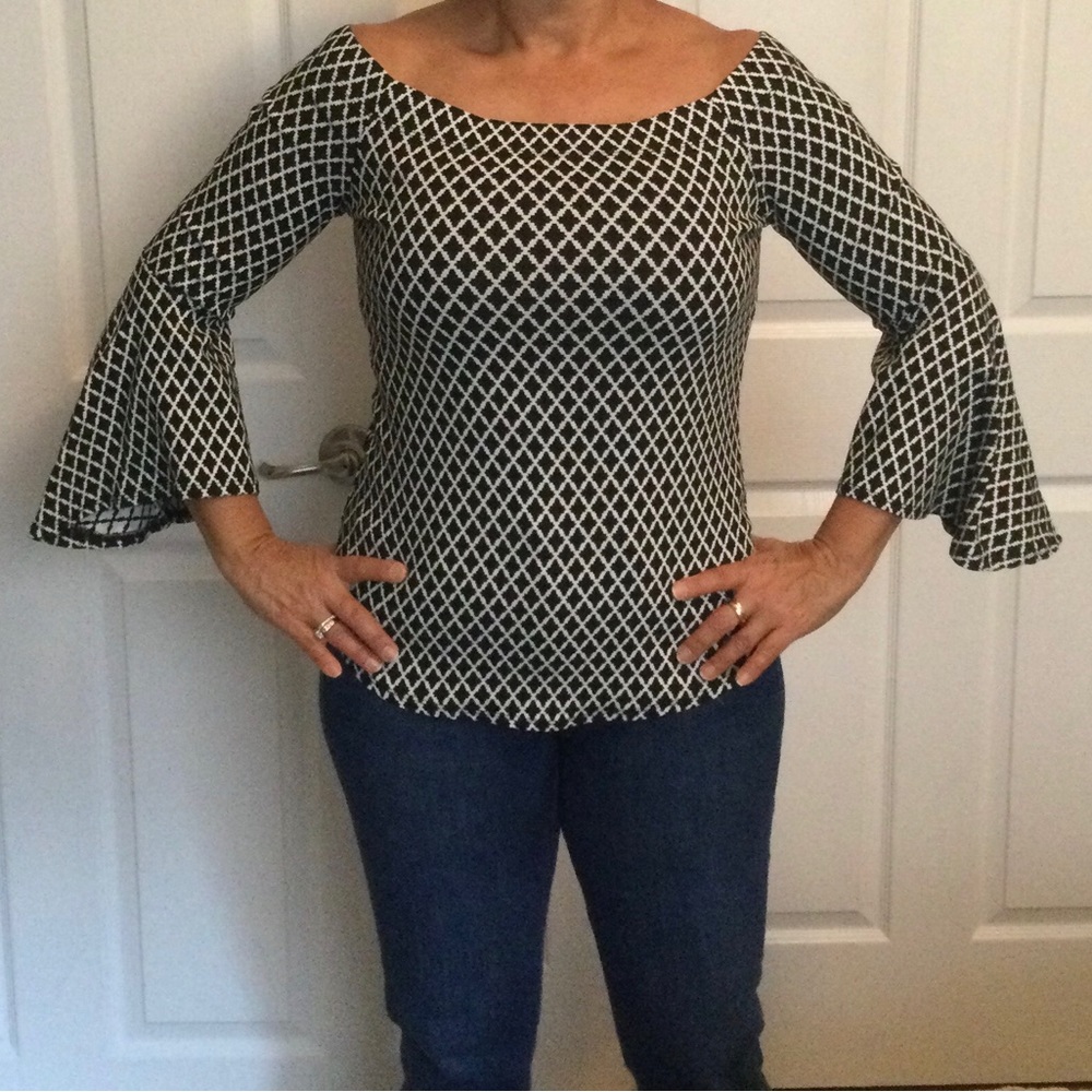 Karen Kane, Blouse size L, black and withe, like new.